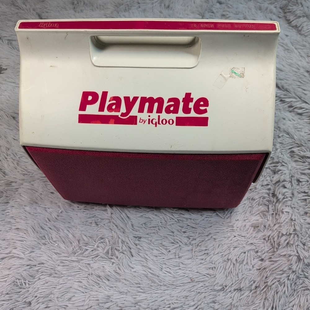 Vintage 1980's Playmate by Igloo Dk Red & White‎ Cooler 16 Qt W/Push Button Lock